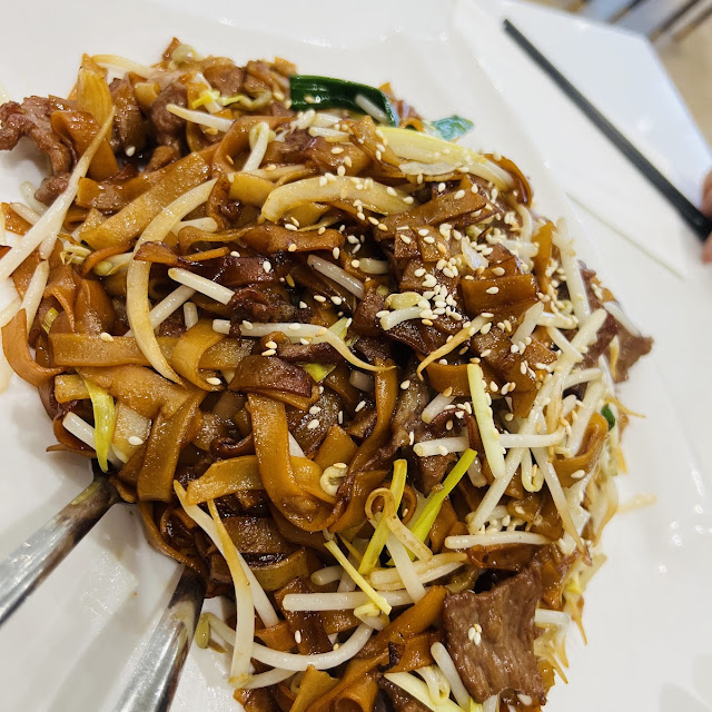 Stir Fried Rice Noodles with Beef