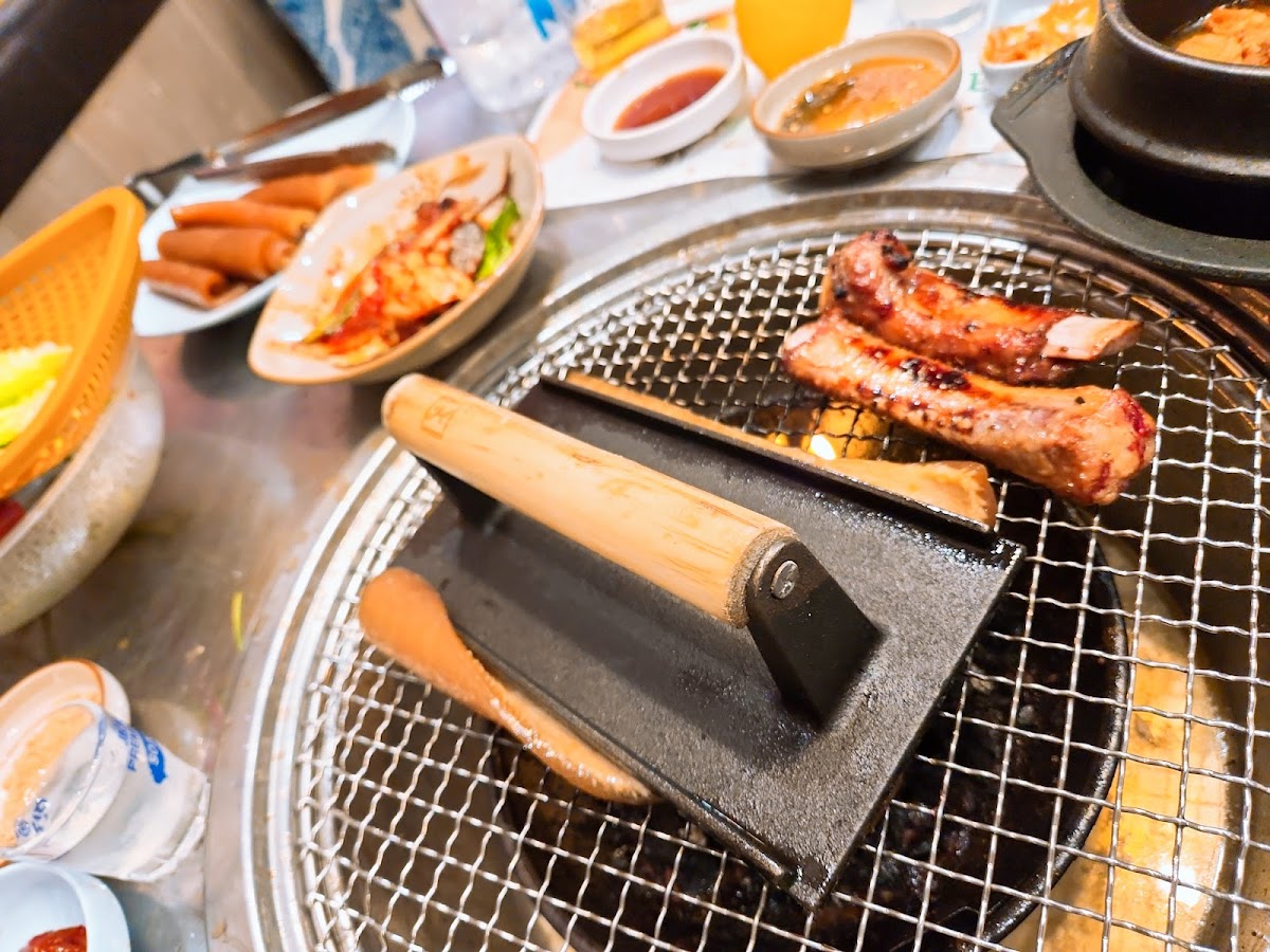 미친돼지갈비(Michin dwaeji galbi)