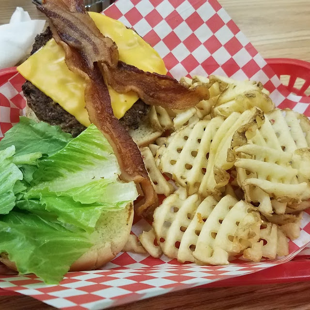 Bacon Cheeseburger w Waffle Fries