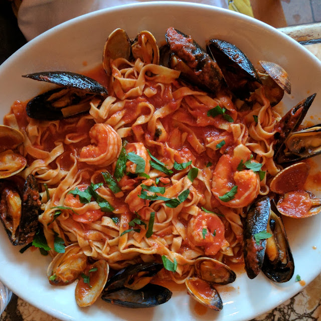 Mussels in Spicy Tomato Sauce or Impepata