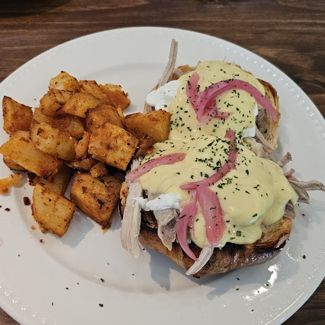 Pulled Pork Eggs Benedict