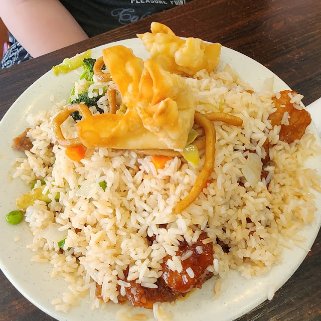 Orange Chicken Fried Rice & Cheesepuffs