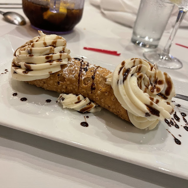 Jumbo Cannoli
