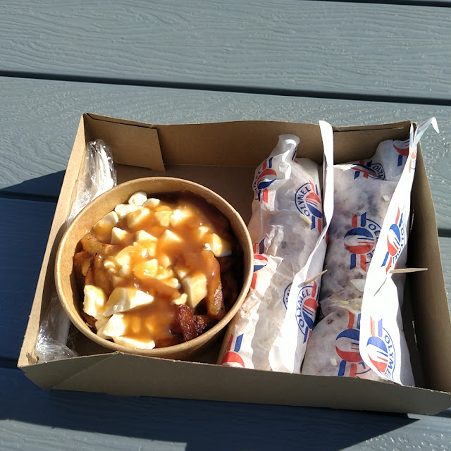 Demi Poutine Et 2 Hot Dogs
