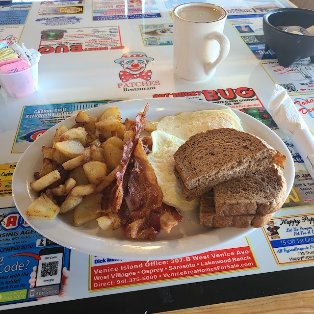 Eggs Bacon and Hashbrowns