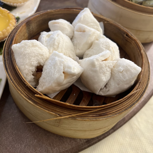 蝦餃 雞爪子 烤的叉燒包