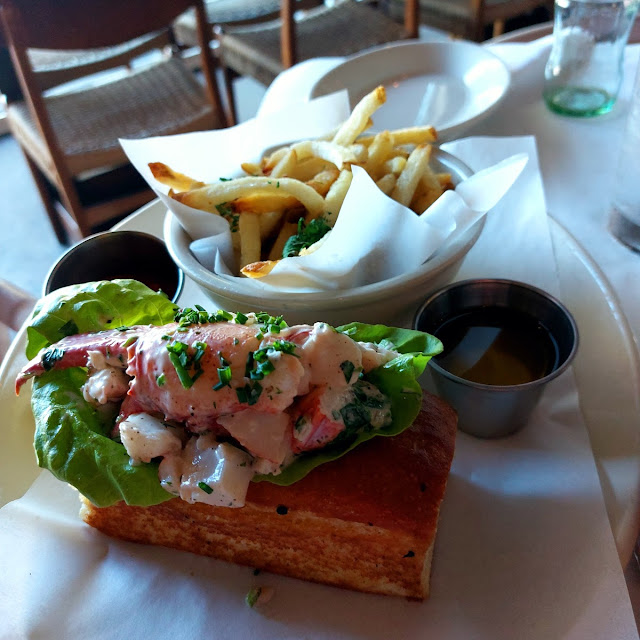 Lobster Roll with Shoestring Fries