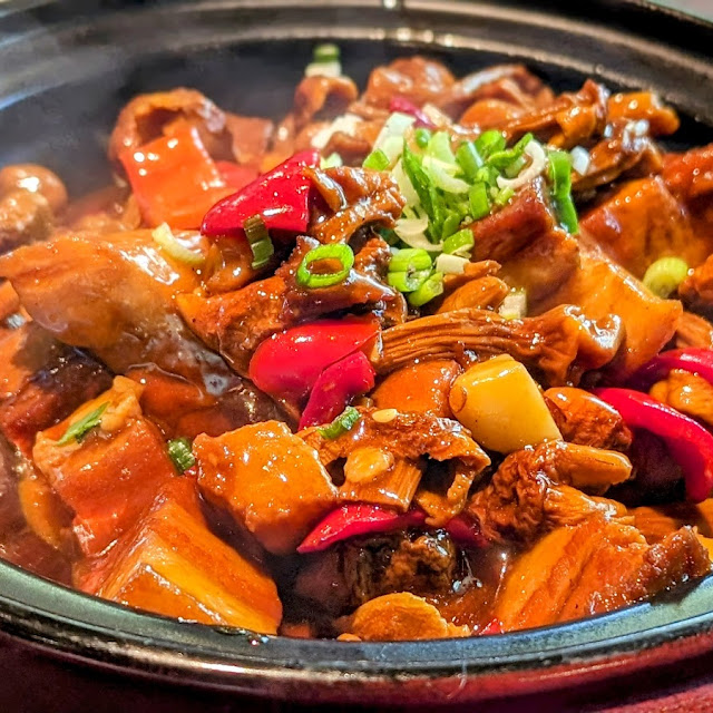铜锅油焖鸡 Yunnan Style Braised Chicken with Potato