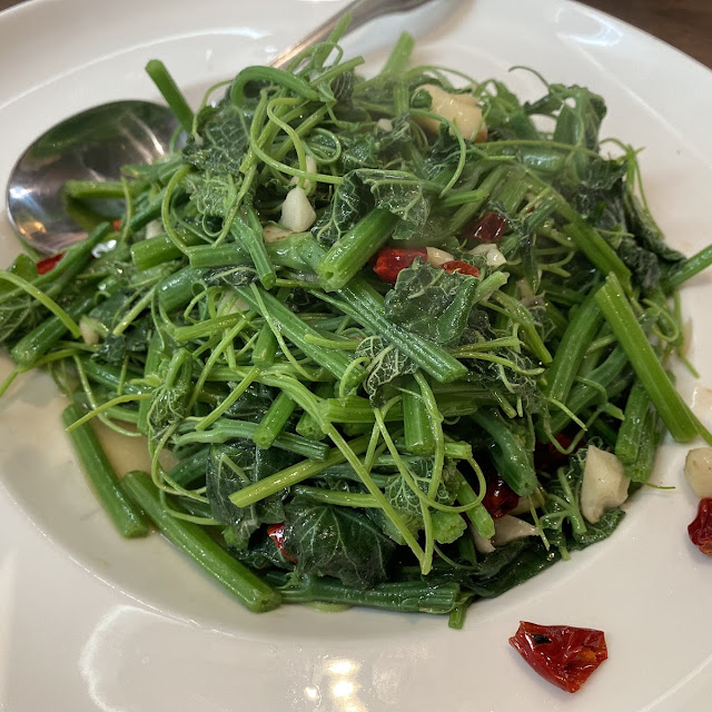酸笋炒空心菜杆 stir-fried water spinach with sour bamboo shoots