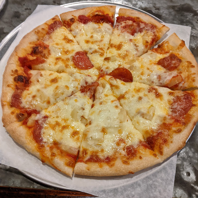Medium Pizza w Pepperoni and Pineapple