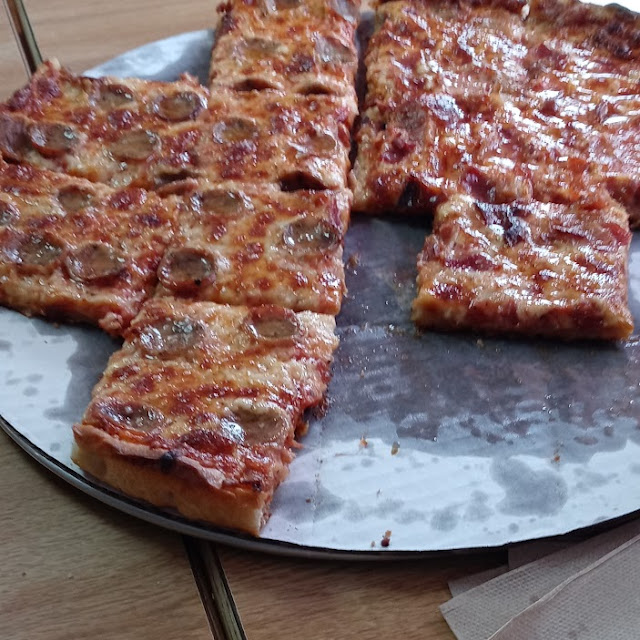 Sausage Pizza w Extra Cheese