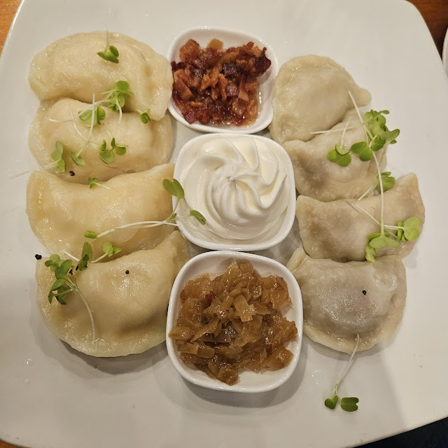 Pierogi 8 Pieces Potato and Cheese or Pork Meat Z Ziemniakami I Serem Lub Miesem Wiprzowym