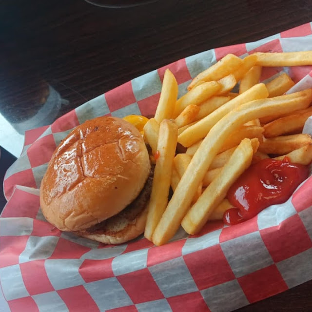 Cheeseburger Basket