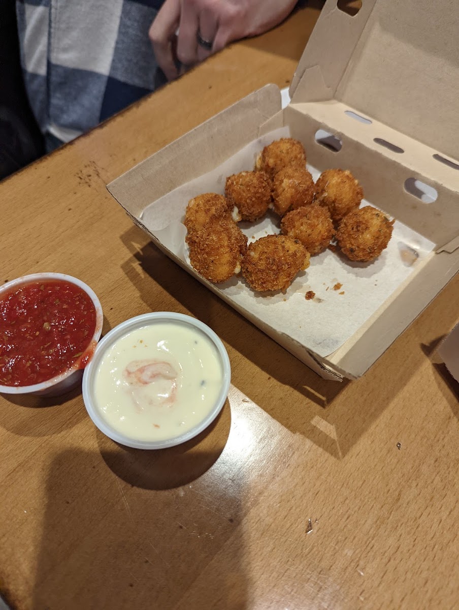 Queenie's Pizza