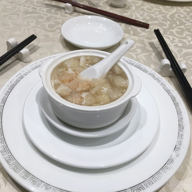 crab meat soup with fish maws 蟹肉鱼肚羹