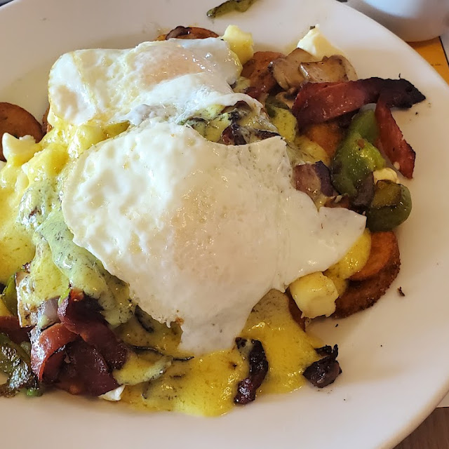 Breakfast Poutine