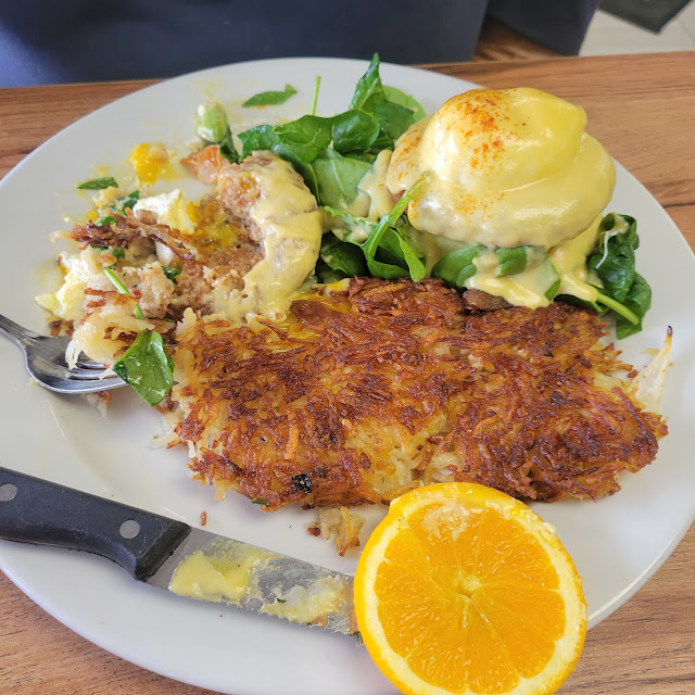 Crab Benedict