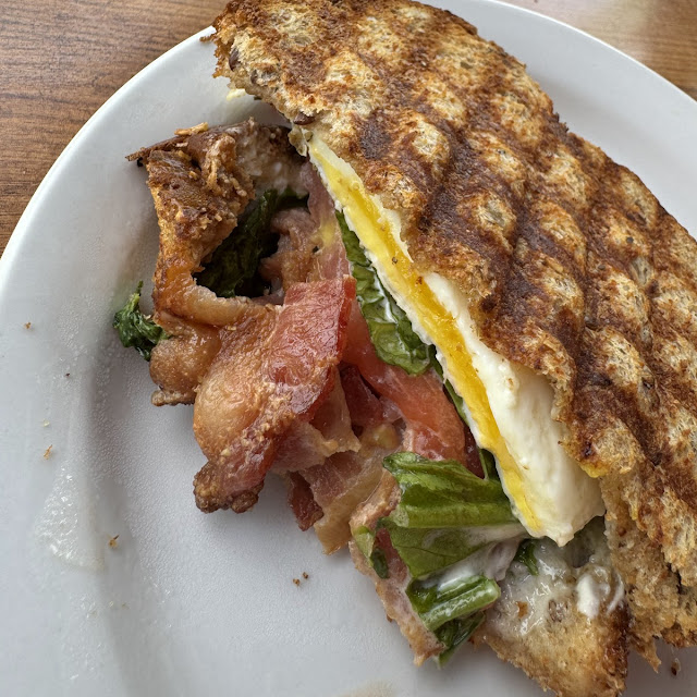 Egg blt