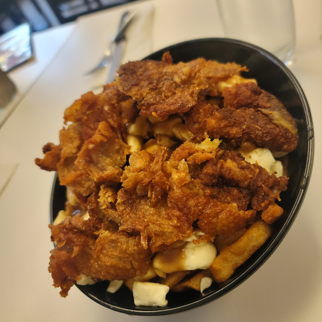 Poutine Chaire de Poulet Fried Chicken Skin