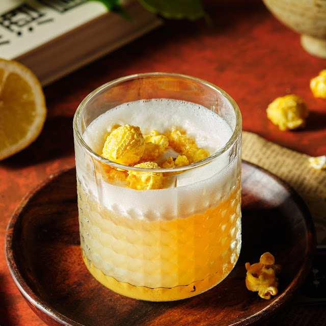 Popcorn Amaretto Sour