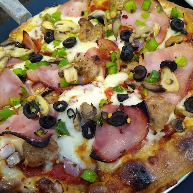 Deluxe Pizza