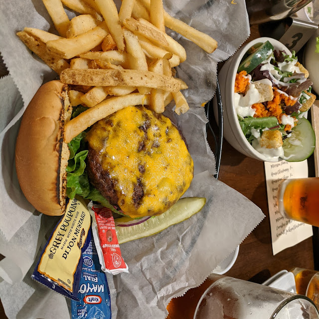 Cheeseburger with Fries
