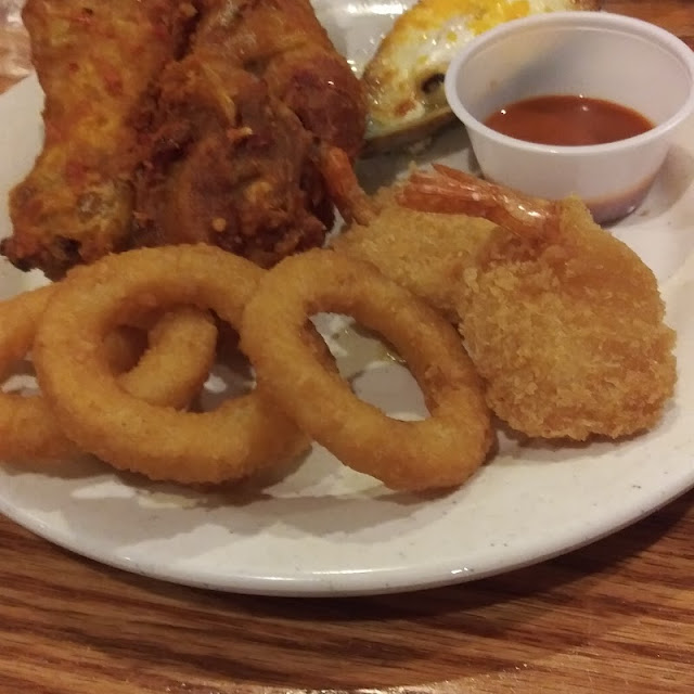 Camaron Empanizado Cebollas Empanizadas Y Pollo Frito