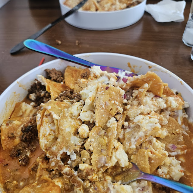 Chilaquiles Verdes Y Rojos Con Chorizo