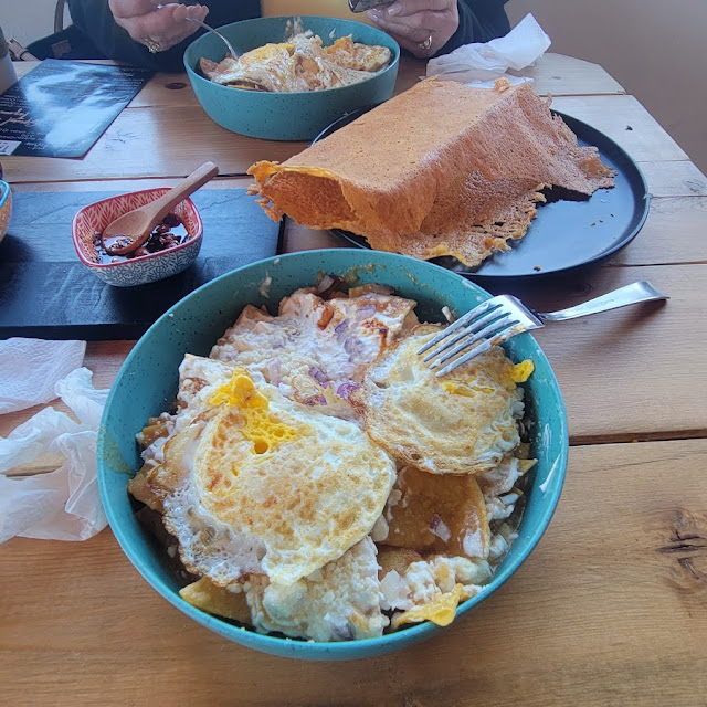 Chilaquiles Verdes Con Huevos