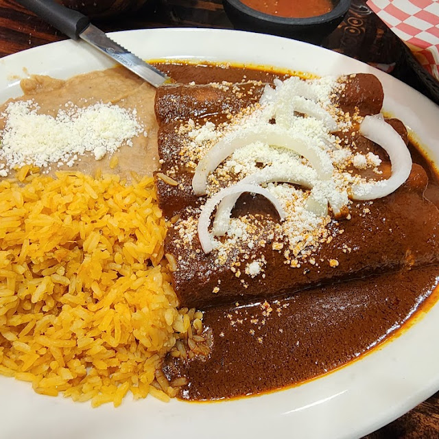 Enchiladas De Mole