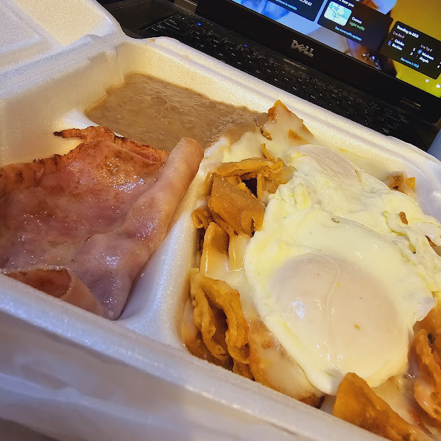 Chilaquiles Rojos Con Huevos