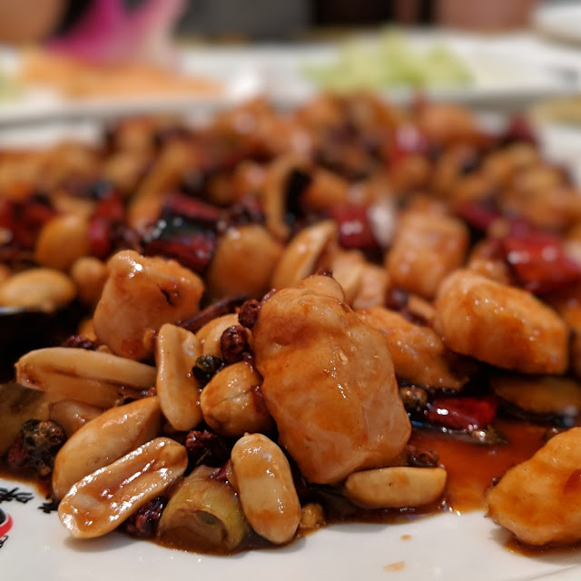 宫保鸡丁盖饭 kung pao chicken with steamed rice lunch