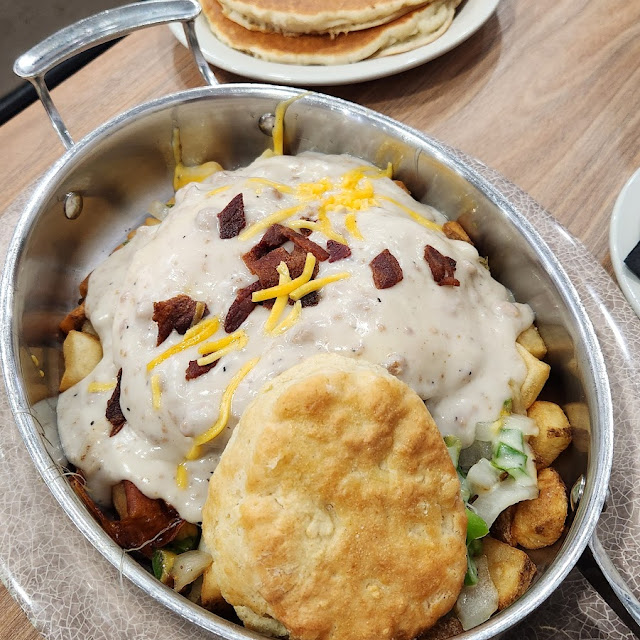 Hearty Breakfast Skillet with Gravy