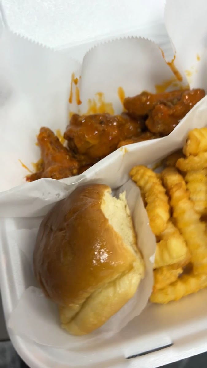 Tease Me Wingz N’ Sweetz