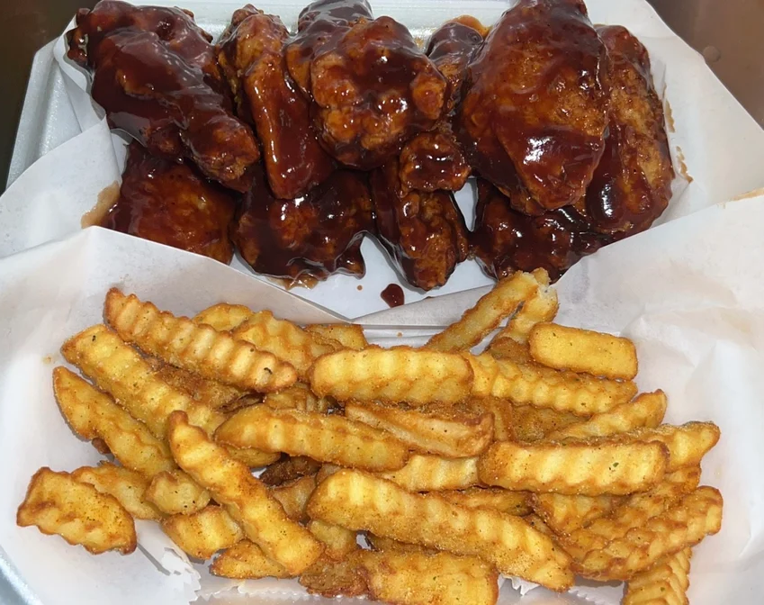 Tease Me Wingz N’ Sweetz