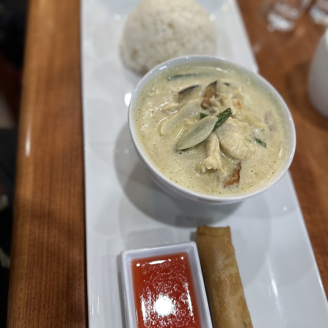 Green Curry with Rice and Spring Roll