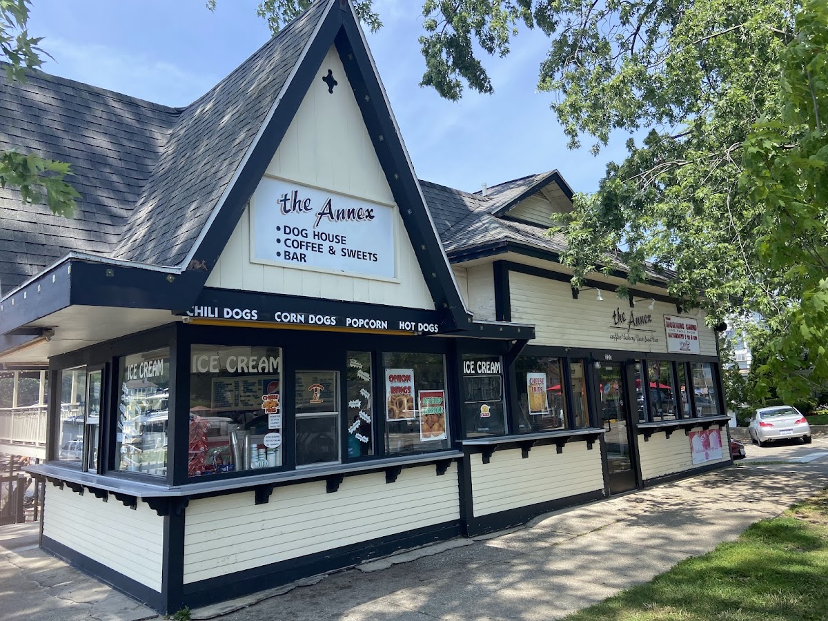 The Annex Bar,Coffee shop. and breakfast