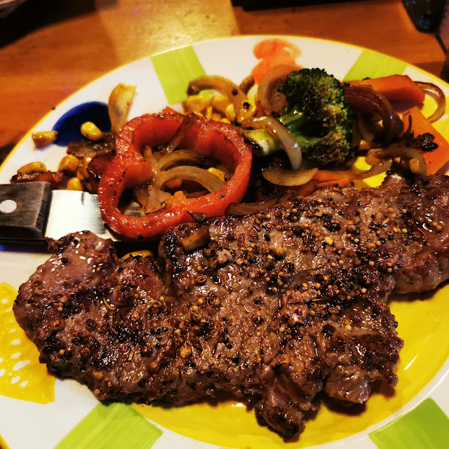8 Oz Steak and Veggie Side