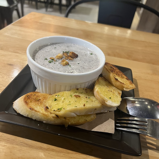 Mushroom Soup with Garlic Bread