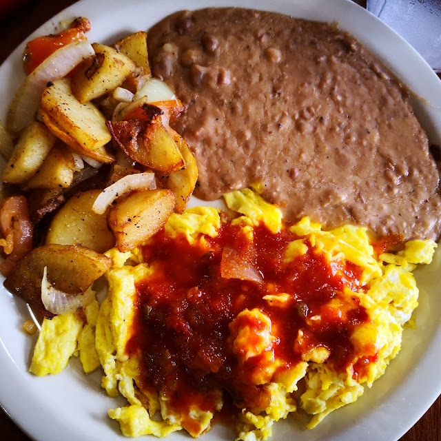 Country Con Huevo Bean Con Queso