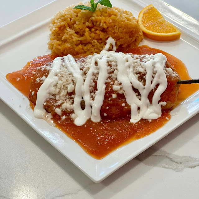 Chile Relleno Con Arroz Y Frijoles