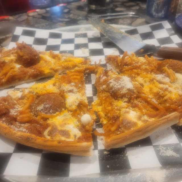 Speghetti & Meatball Pizza