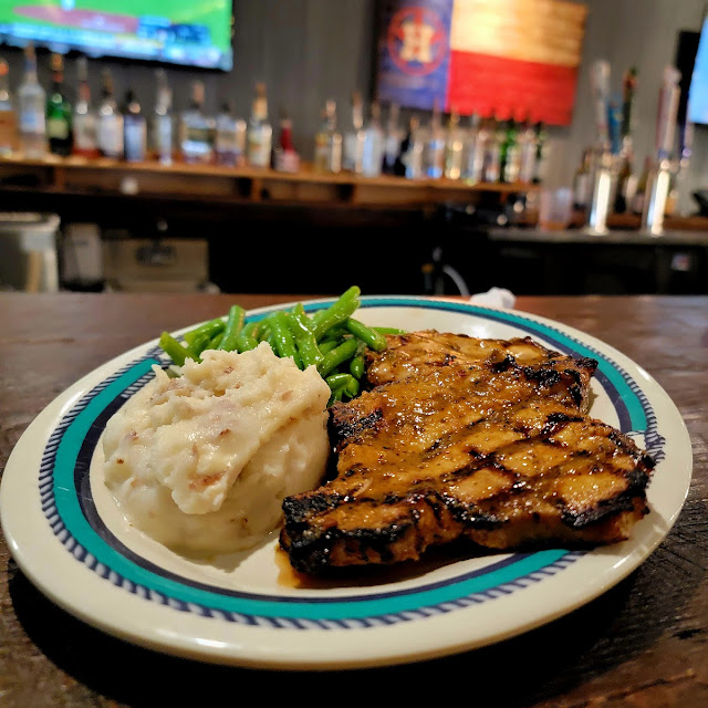 Pork Chops with Mashed Potatoes and Green Beans