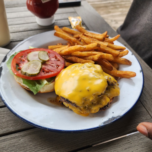 Cheeseburger Deluxe