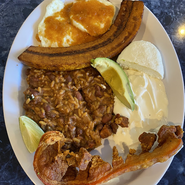 Plátano Frito Con Frijoles Fried Plantain with Beans