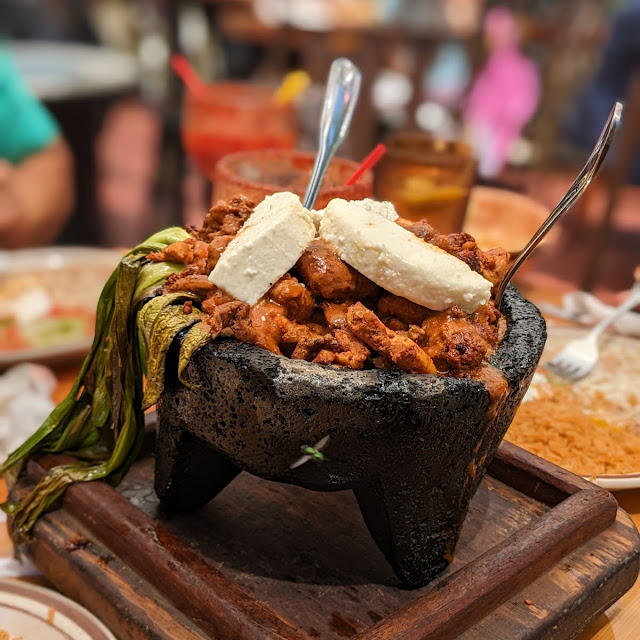 Toni's Molcajete Mixto