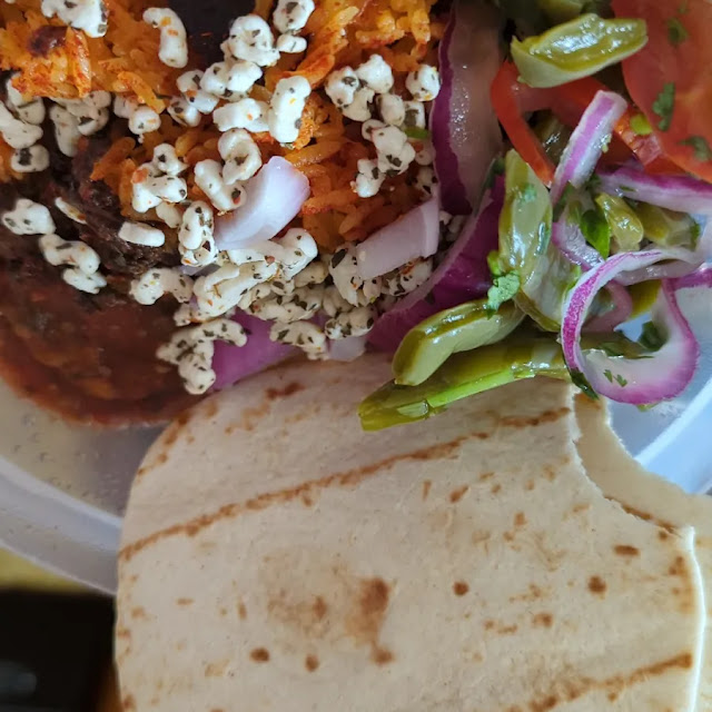 Barbacoa Plate Con Arroz Y Nopales