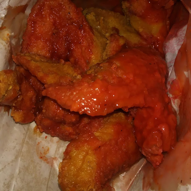 Chicken Wing with Hot Sauce & Ketchup
