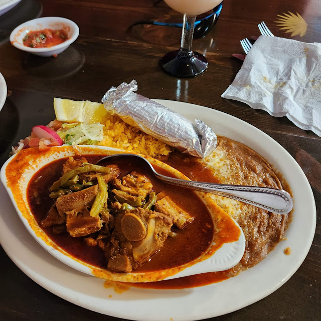 Costillas Con Chile Rojo Y Nopales