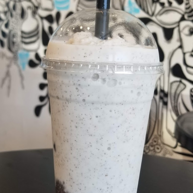 Banana Smoothie with Chia Seeds and Boba
